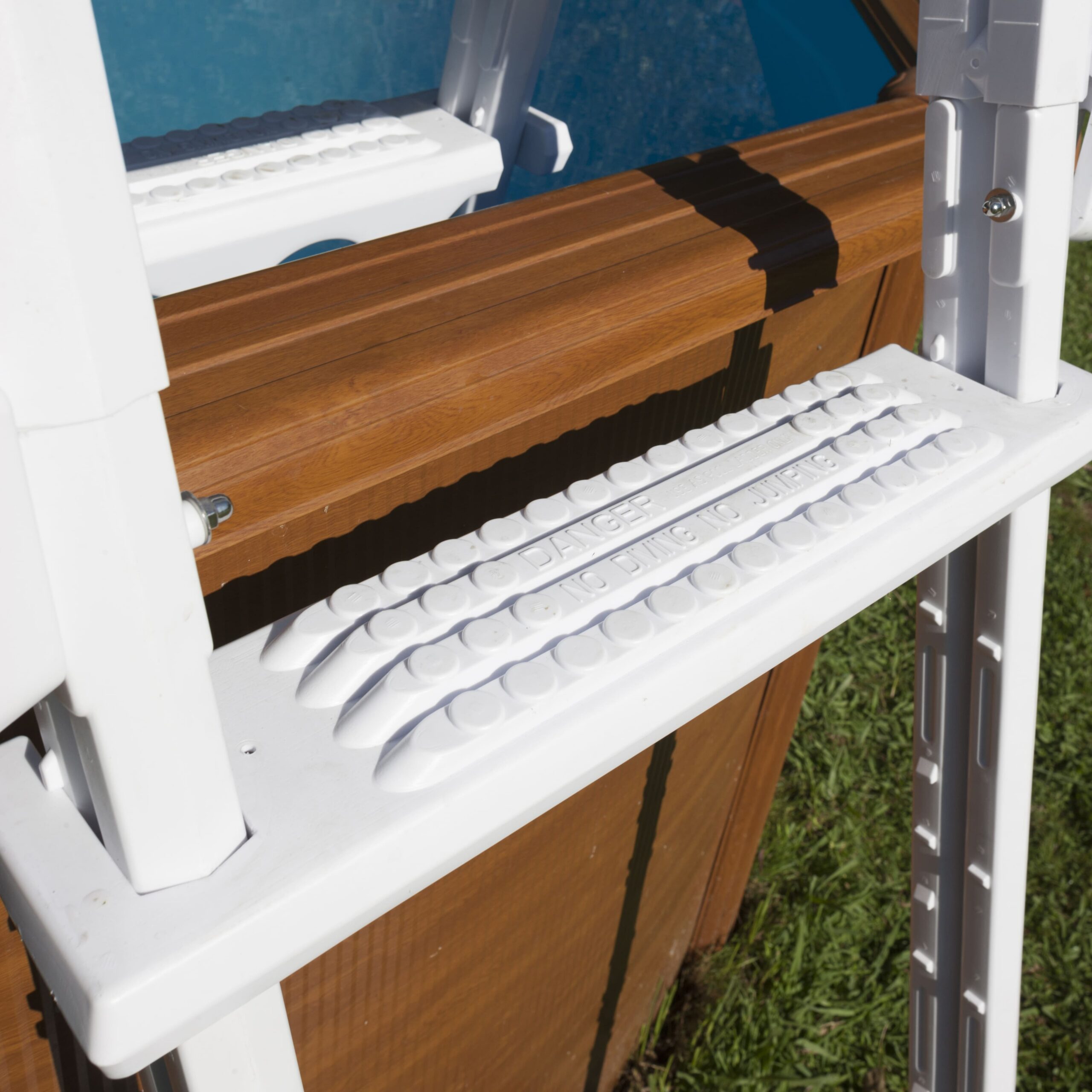 Escaleras para piscinas elevadas ESCALERA DE SEGURIDAD 2X4 PELDAÑOS - MOLDEADA POR SOPLADO - Imagen 5